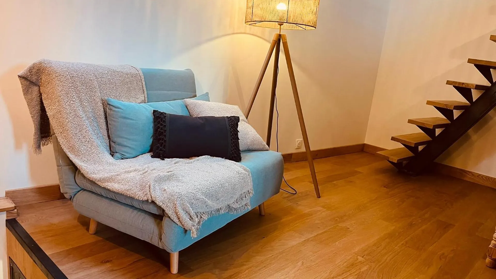 Maison Authentique Au Coeur Des Montagnes, 8Pers Thiezac Holiday home