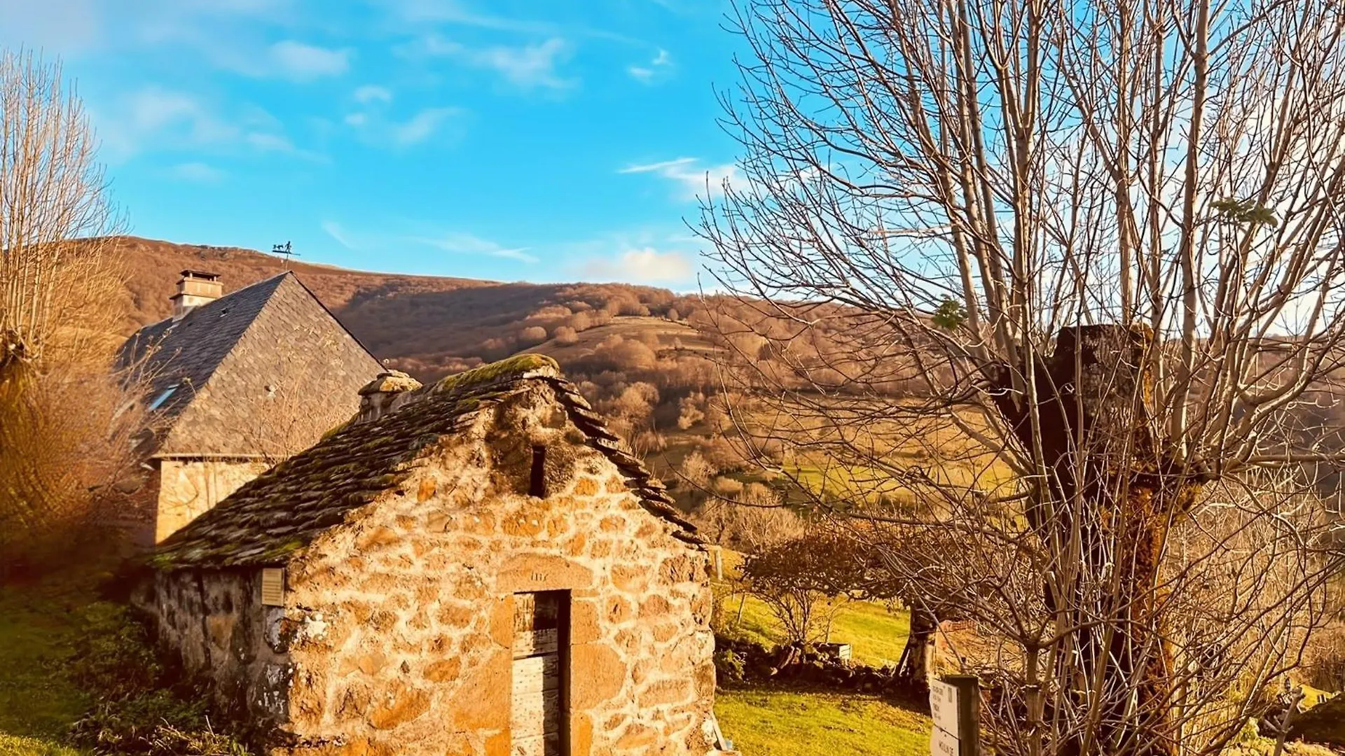 Maison Authentique Au Coeur Des Montagnes, 8Pers Thiezac 0*,