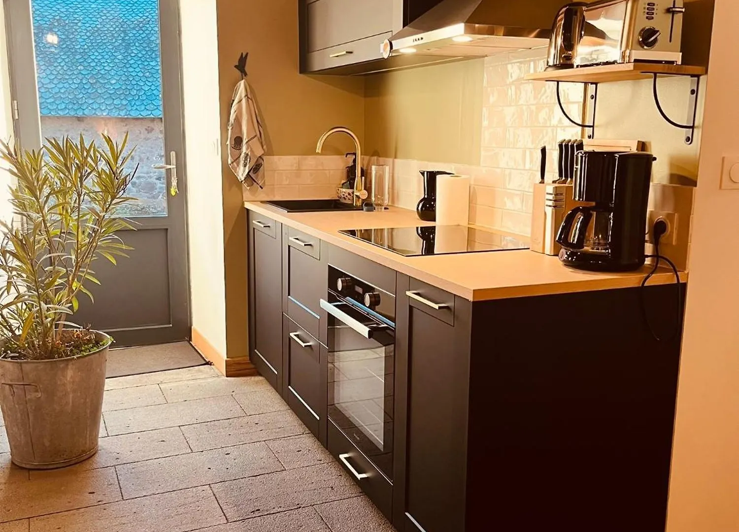 Maison Authentique Au Coeur Des Montagnes, 8Pers Thiezac Holiday home