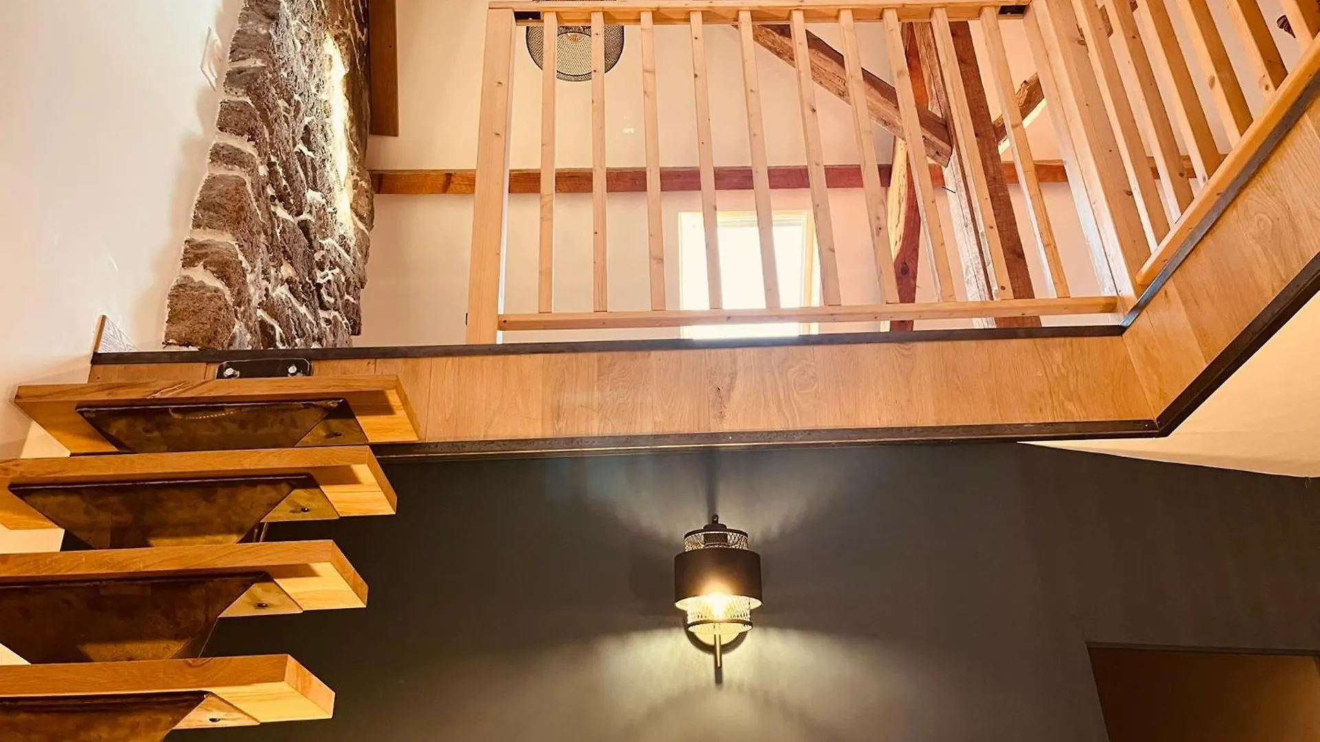 Maison Authentique Au Coeur Des Montagnes, 8Pers Thiezac Holiday home